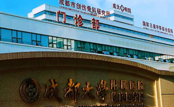 成都大學(xué)附屬醫(yī)院口腔科種植牙怎么樣?手術(shù)價(jià)格多少?案例一覽