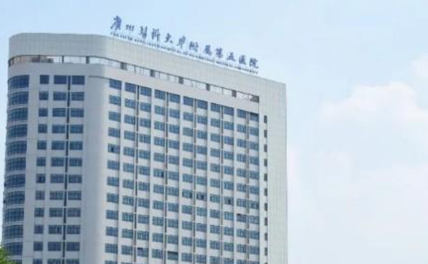 廣州醫(yī)科大學(xué)附屬第五醫(yī)院口腔科種植牙技術(shù)評(píng)測(cè)，案例+價(jià)格表