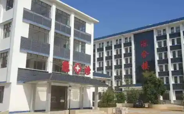 臨高縣中醫(yī)院口腔科齙牙矯正費用多少?術后日記點評